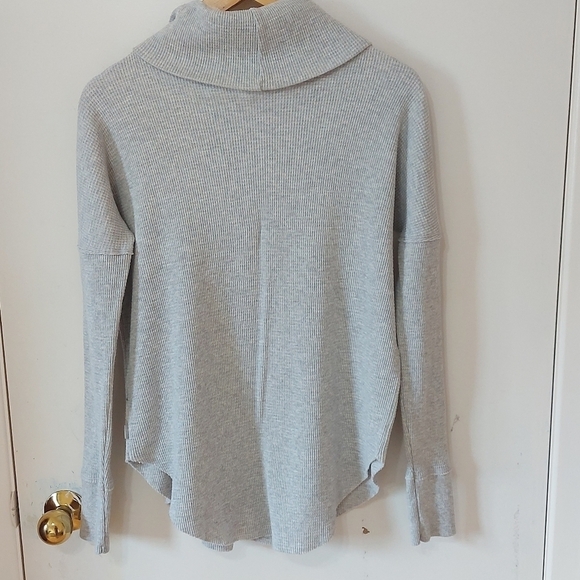 Aritzia TNA thermal cowlneck size XS - Picture 7 of 15